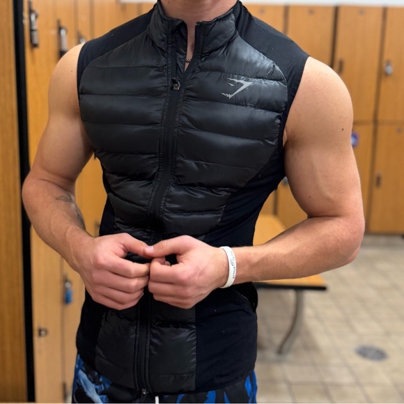 GYMSHARK MEN INSULTED VEST JACKET WARM COAT DOWN POLYESTER QUILTED SLEEVELESS S - Picture 2 of 16